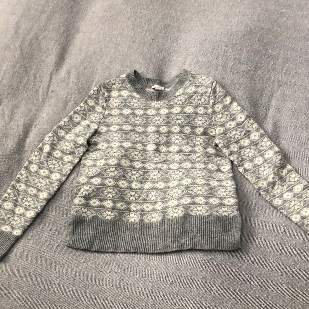 Super cute Scandinavian sweater!